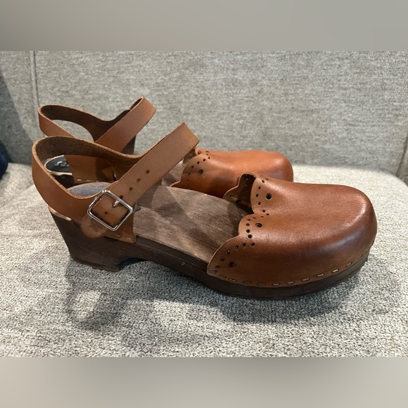 Sandrens Milan Scalloped Edge Sandal Clogs - Picture 3 of 8